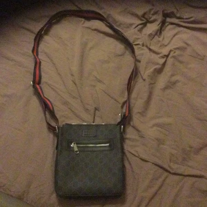 Replika GG Messenger bag - Plagget var köpt nyligen inget fel med varan