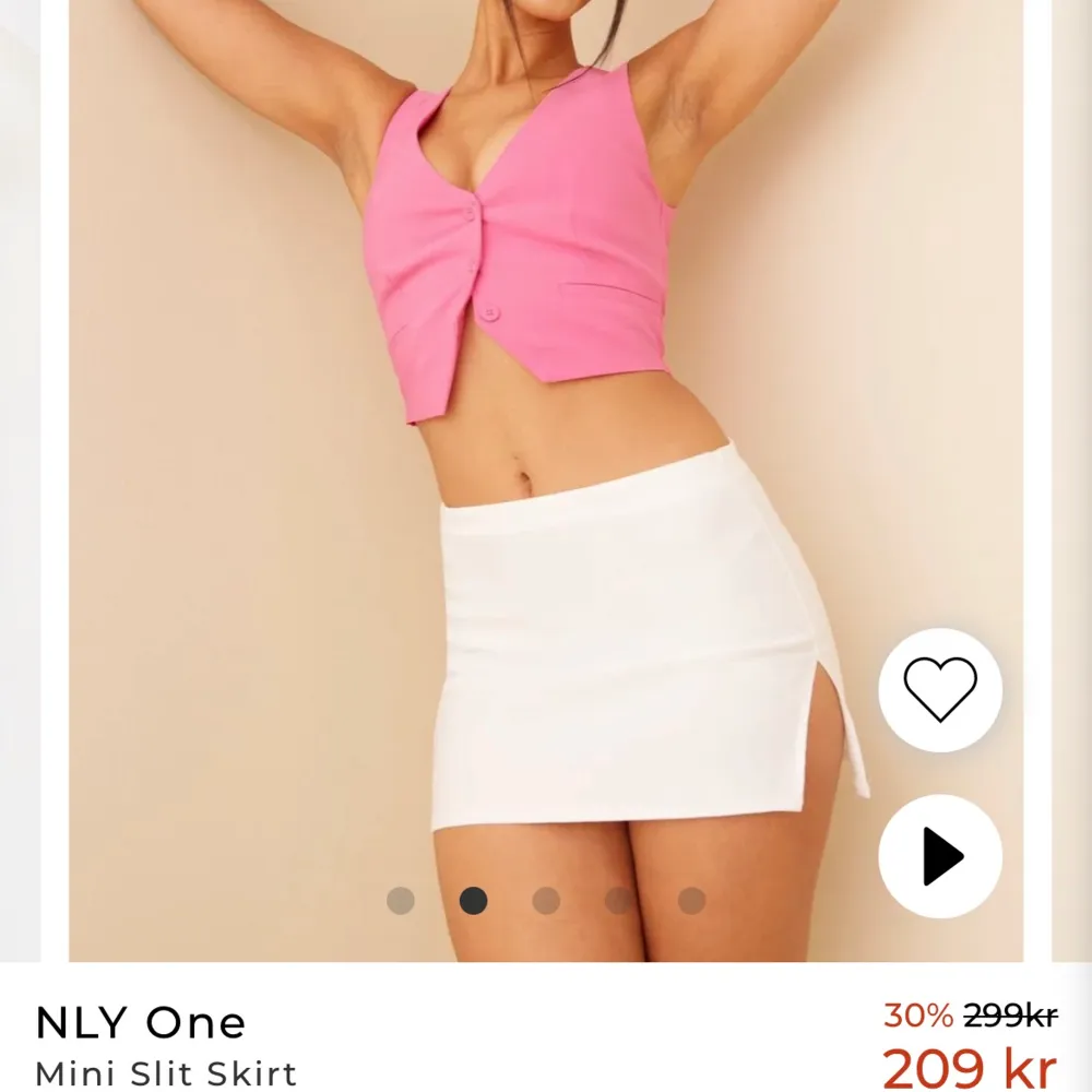 Säljer denna mini kjolen ifrån Nelly, lappar kvar . Kjolar.