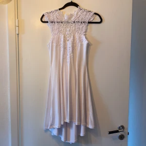 Bubbleroom vit klänning - Använd en gång på studenten, storlek s, som ny! 
