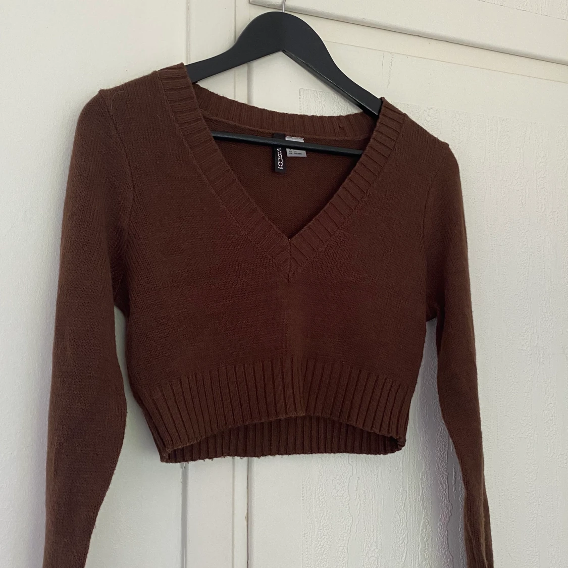 Två stickade crop tops