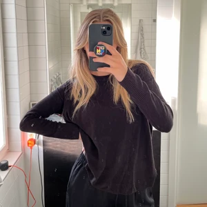 Stickad tröja  - Stickad tröja i lös modell