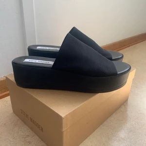 Steve Madden Slinky Slipper - Köpta här på plick, då använda en gång, men passar tyvärr inte mig. Stlk 9, ish 40. Fraktas eller möts upp i GBG 