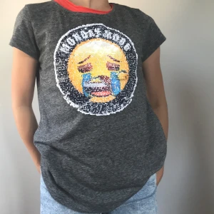 Jag säljer denna t-shirten - Jag säljer denna t-shirten för att den har bara varit i garderoben