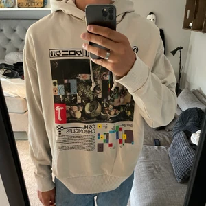 Collusion graphic hoodie  - Knappt använd, bra passform 