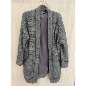 Fin tröja/kappa - Fin kofta/kappa från ASOS. Varm och skön inför hösten! 