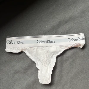 Calvin klain string  - XS