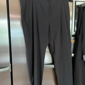 Kostymbyxor storlek 42 - Kostymbyxor som passar alla tillfällen Sparsamt använda, nyskick  . Storlek 42   Köparen står för frakt 