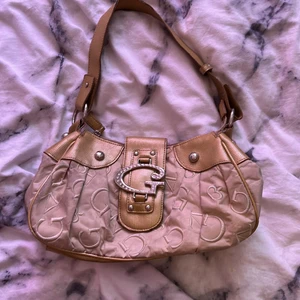 Fin väska! - Fin väska köpt på humana! Dock lite sliten innuti… 💕