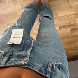Zara jeans - Aldrig använda, köpta för något år sedan från zara! Har i både 36 och 38. 38 är tyvärr för stora för mig, medans 36 är för korta💗