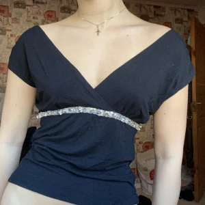 Festtopp - Jättefin passform & skönt material