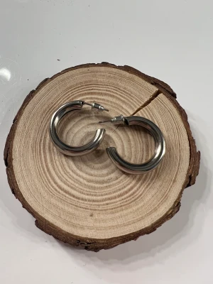 Örhängen  - Super fina örhängen som inte kommer till användning. 15kr + frakt 