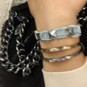 Guld armband  - 3 Daniel Wellington armband, 1 guld o 1 bronse och ett silver❤️‍🔥 #war on cancer armband💘 Alla kostar 100kr st eller 200kr för alla!