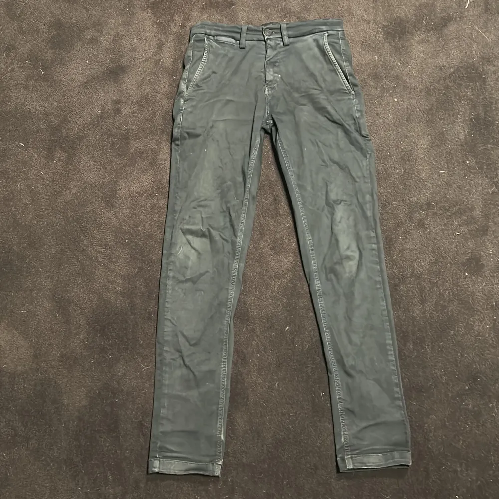 Säljer ett par blå replay jeans. Änvanda ett par gånger. Original pris 1700kr (pris kan diskuteras). . Jeans & Byxor.