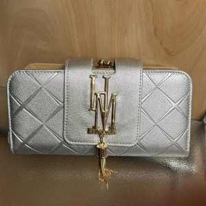 clutch - totally new /unused size length22cm height11 cm depth5cm chain is included to make it shoulder bag.