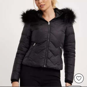 Rock and blue - Rock and blue strl 48 köpte varsamt använd med svart äkta päls ( avtagbar). 