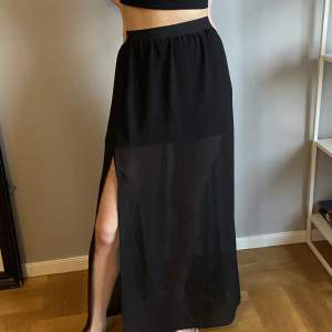 Oanvänd skitsnygg mesh-kjol med kort underkjol (ihopsydda) 🖤