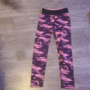 Tränings byxor - 💗