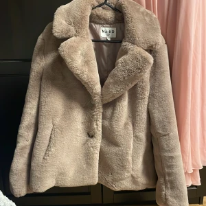 Pälsjacka - Pälsjacka från Nakd, så fin men inte kommit till användning:/