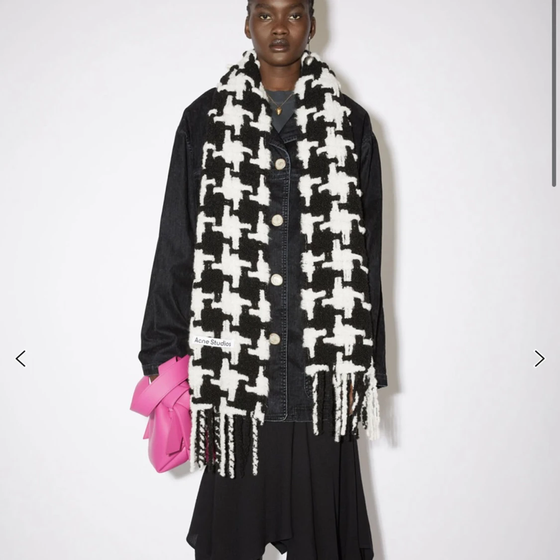 Halsduk från Acne Studios. Ny! 