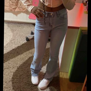 Boot cut jeans  - Finns i Malmö att hämta! Tror inte att jag kommer Postnord ut den 