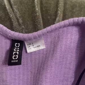 Lila blus  - Lila blus från h&m 