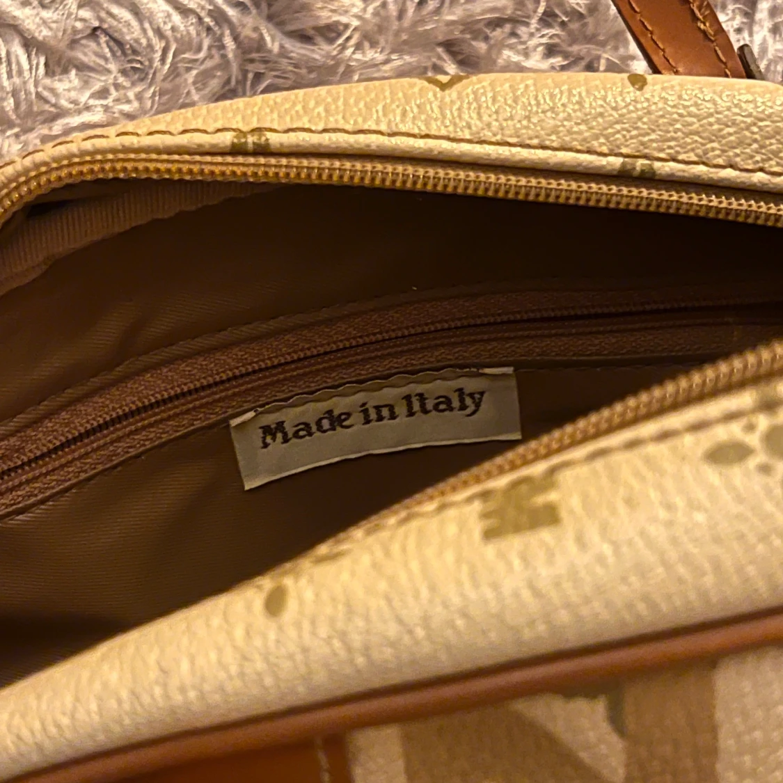 Snygg handväska från Italien  - 90