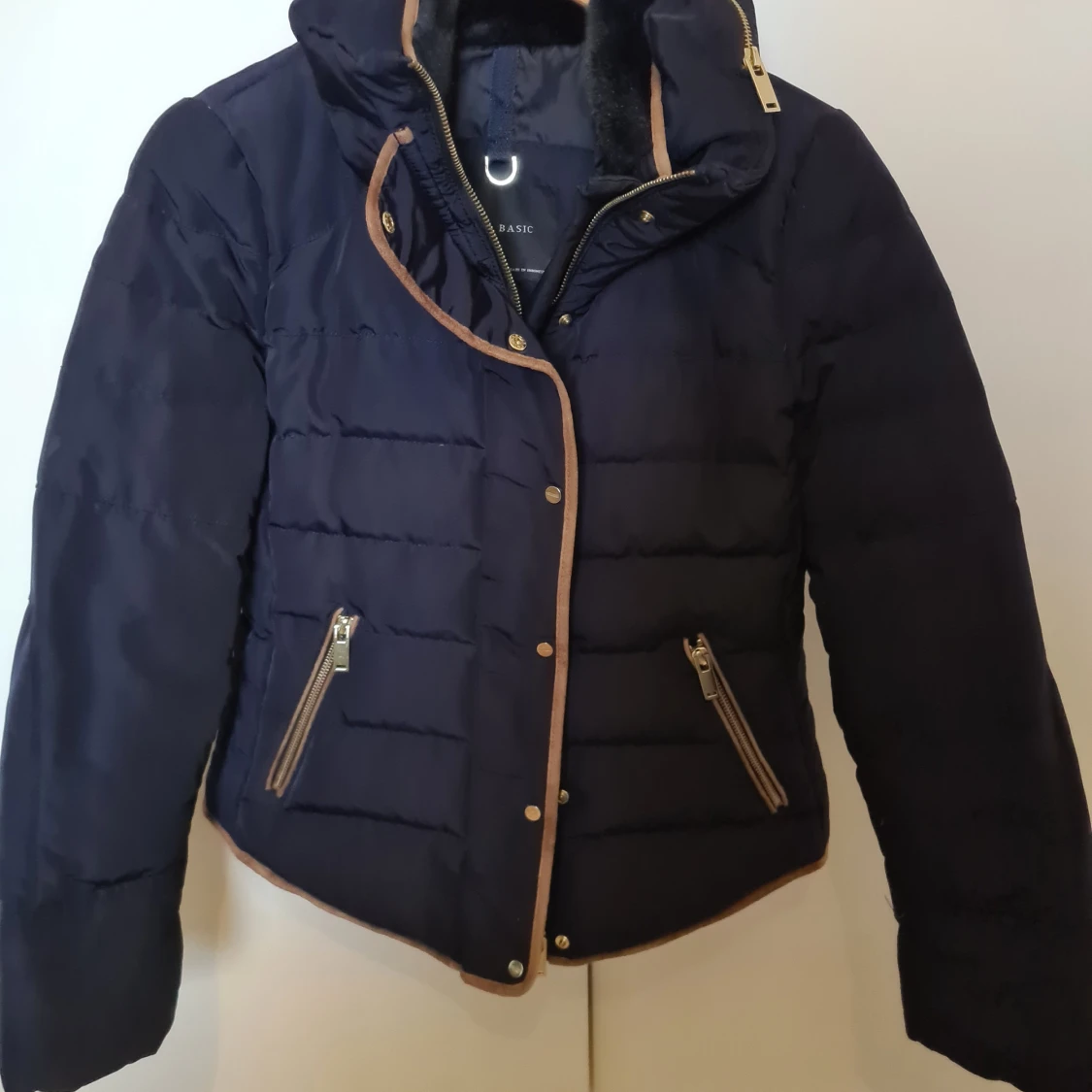 Figursydd Marinblå jacka från Zara