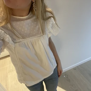 Blus  - Säljer då den inte kommer till användning längre Skiv för fler frågor eller funderingar ❤️