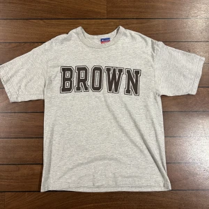 Champion Brown tshirt  - Snygg vintage T-shirt i storlek S! Bara att skriva om du undrar över något🙏