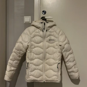Peak jacka - Peak performance jacka, köpt på hanzens för 2200
