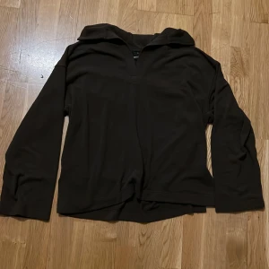 Tröja  - Brun tröja från gina i storlek S oversize