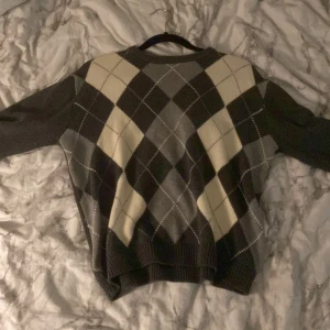 Brandy Melville tröja - Fin tröja från brandy, köpt här på PLICK men har inte kommit till användning tyvärr💞jätte fint skick dock, kom priv för fler bilder/frågor