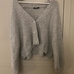 Kofta - Supermysig kofta i storlek L ifrån Gina💘 Skick: 10/10