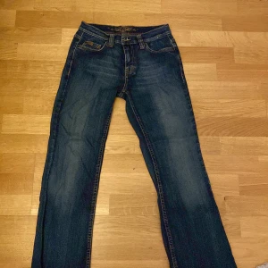 Lågmidjade jeans - Lågmidjade mörkblåa jeans från Esprit, passar för mig som är 160 lång. Kom privat för fler bilder eller frågor 💓
