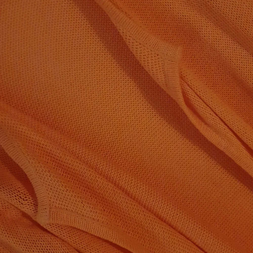 Fin cardigan i stl XL från junarose. Den är ganska stor i storleken. Mer i aprikos färg än orange. . Tröjor & Koftor.