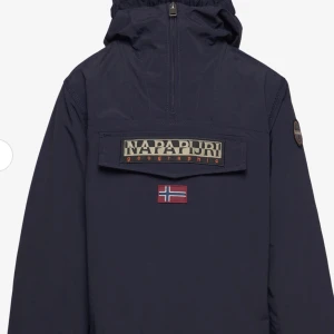 Napapijri jacka - Jacka i bra skick. Mörkblå Köparen står för frakt