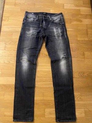 Killjeans - Jättefina killjeans. Inte alls använd jätte många gånger men säljs för att de är för små i storleken för honom. Tveka inte att höra av dig vid intresse 