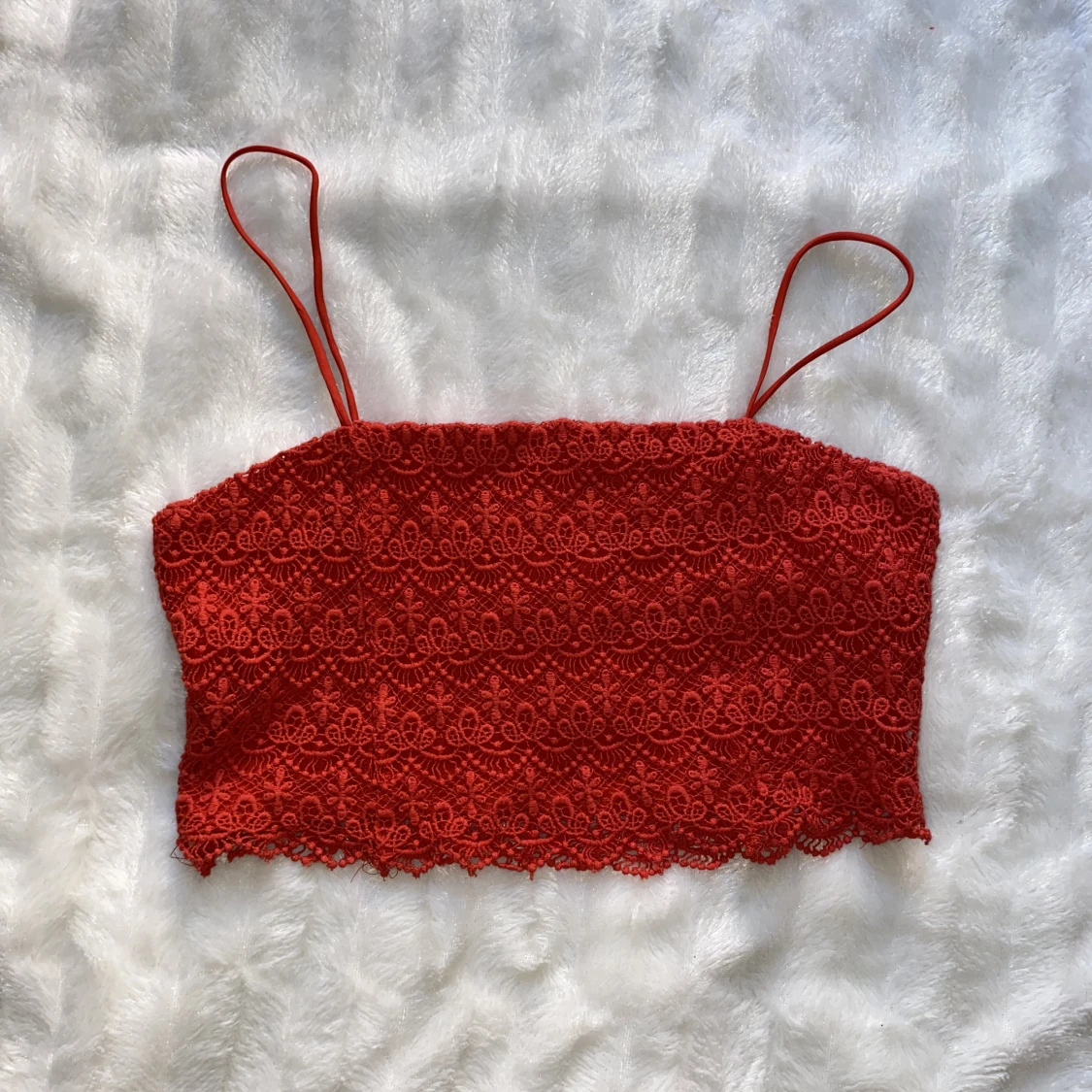 En röd-orange croptop från Zara