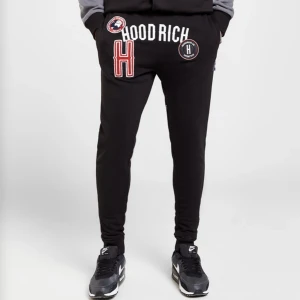 Hoodrich set! - Säljer mina hoodrich byxor då de inte kommer till användning. storlek M  men är som S enligt mej, använd 3 gånger, köparen står för frakten💗