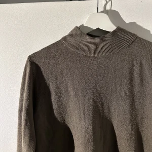 beige-grå tröja - Brun/beige/grå halvpolo i bra skick! 