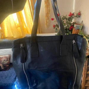 Väska - Hej jag säljer min fina Väska