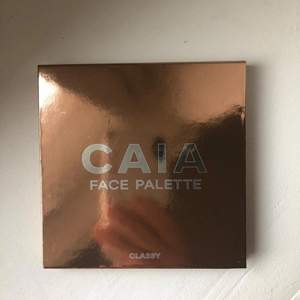 Säljer nu denna caia face palette i färgen ”Classy”. Använd men finns fortfarande otroligt mycket produkt kvar. Skriv för fler bilder och info😊