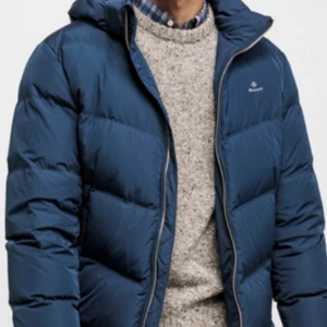 Gant Alta Dunjacka Herr S - Toppskick. Marinblå. Köpt på Care Of Carl ca 3500kr. Sonen vuxit ur för fort 