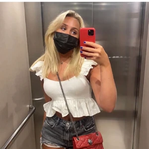 Volangtopp vit zara - SUPER snygg volangtopp som enbart blivit använd 1 gång tyvärr💘💘