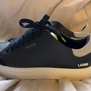 Axel arigato skor - Nya oanvända skor från Axel arigato. Kvitto finns såklart. 