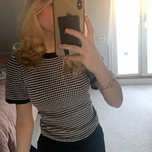 Zara tröja - Säljer denna fina tröja från zara! Säljer pågrund av låg användning av mig💚