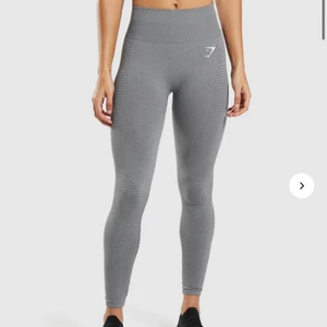 Gymshark vital seamless  - Säljer mina fina gymshark tights i modellen vital seamless. Använda men i bra skick. Frakt tillkommer på 66kr.