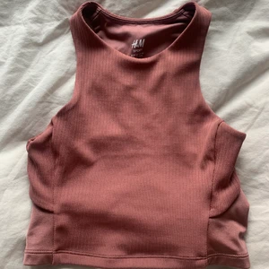 Träningstopp med öppen rygg - Sparsamt använd!!❤️rosa/beige träningstopp från H&M.