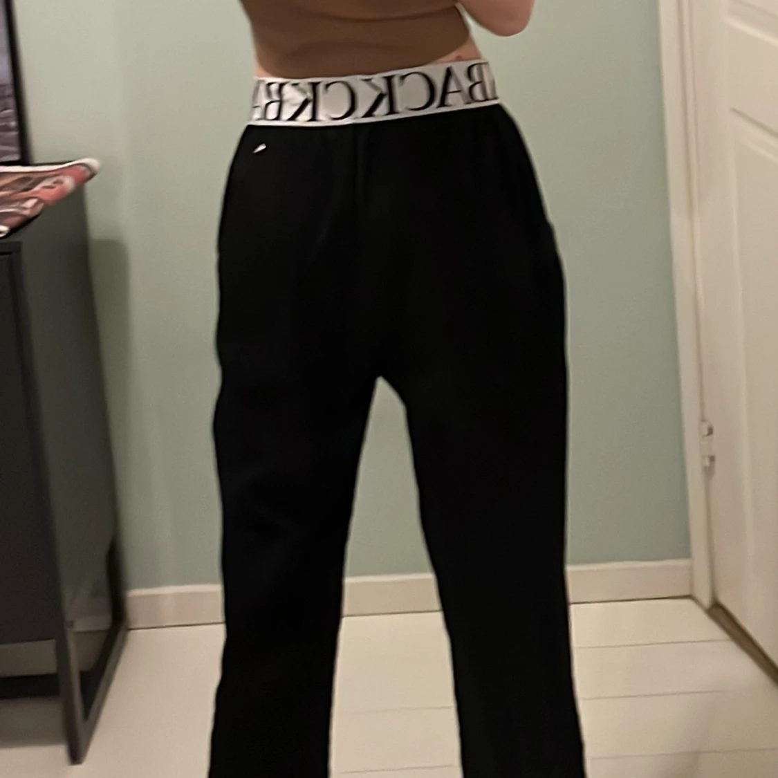 Ett par back byxor  - 91