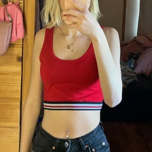 Linne - Rött kort linne som jag knappt använt och därför säljer!💕frakt tillkommer